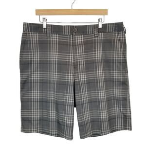 Under Armour Men's Gray Plaid Casual Golf Shorts Athleisure Size 38 Loose